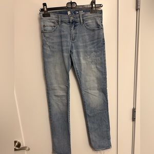 New w/o tags Youth size 14 distressed skinny jean from the Gap